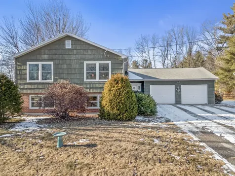 6 Apple Lane Standish ME 04084