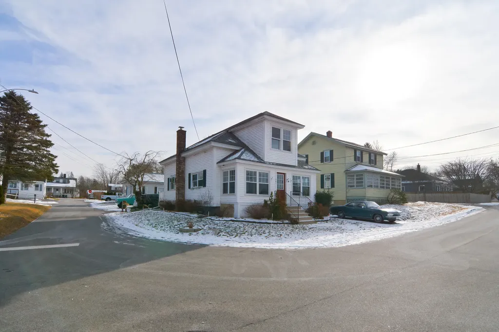 16 Dearborn Avenue Biddeford ME 04005