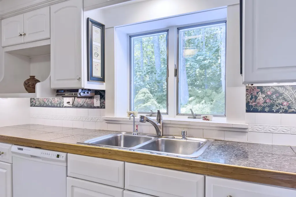 12 Deans Way Rockport ME 04856