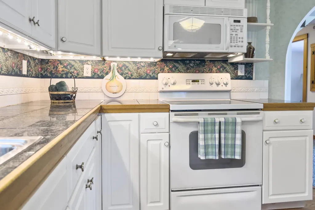 12 Deans Way Rockport ME 04856