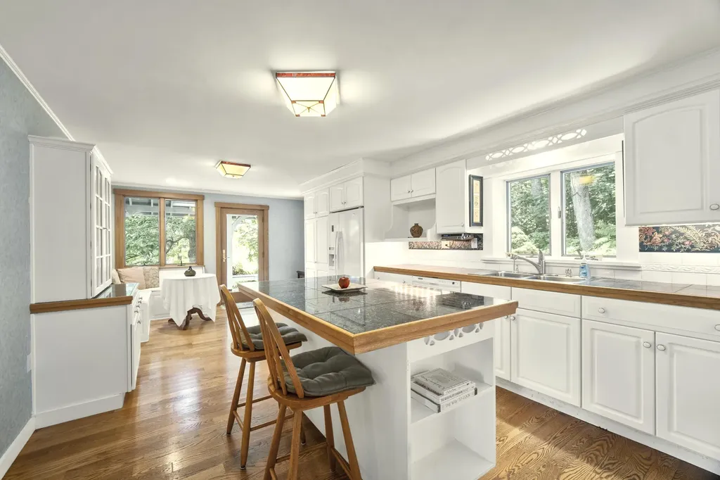 12 Deans Way Rockport ME 04856