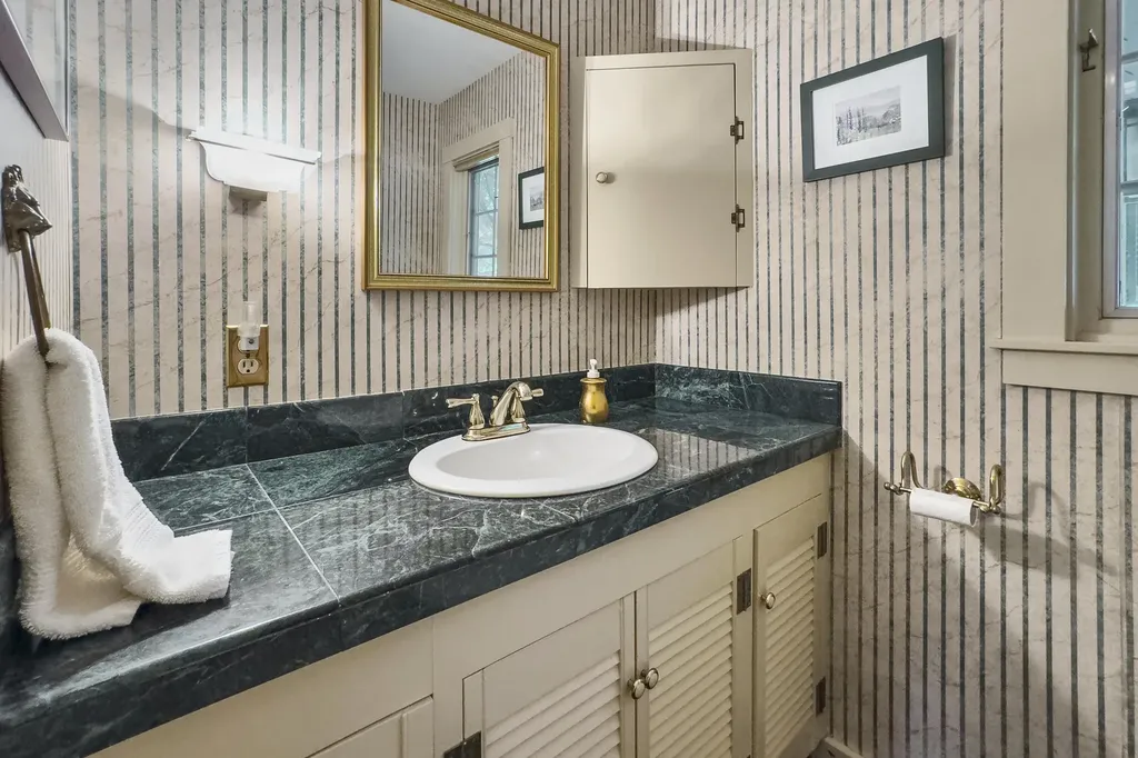 12 Deans Way Rockport ME 04856