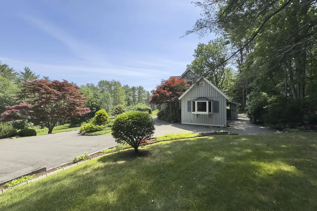 12 Deans Way Rockport ME 04856