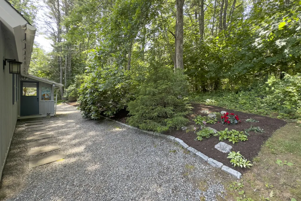 12 Deans Way Rockport ME 04856