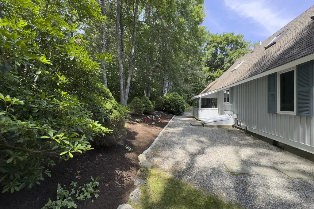 12 Deans Way Rockport ME 04856
