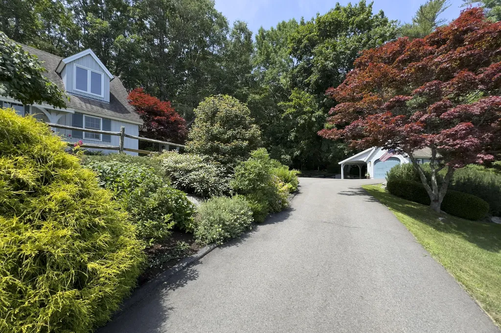 12 Deans Way Rockport ME 04856