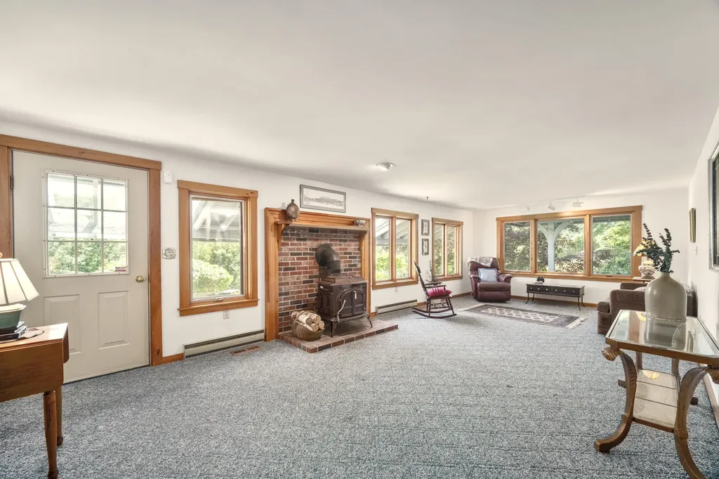 12 Deans Way Rockport ME 04856
