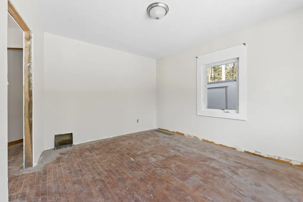27 Bear Paw Lane Livermore ME 04253