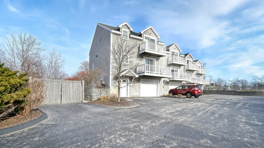 25 Henley Street South Portland ME 04106