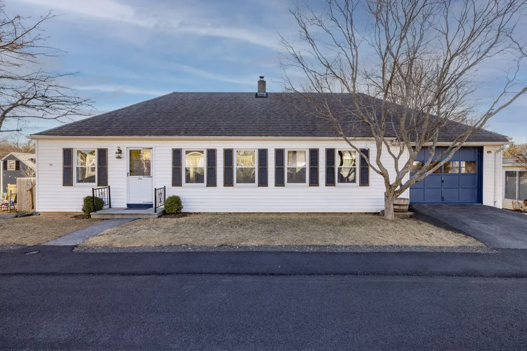 10 Halstead Street Kittery ME 03904