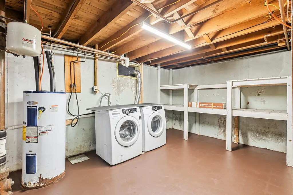 16 Brookside Avenue Augusta ME 04330
