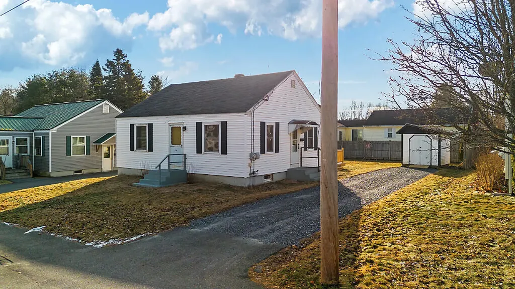 16 Brookside Avenue Augusta ME 04330
