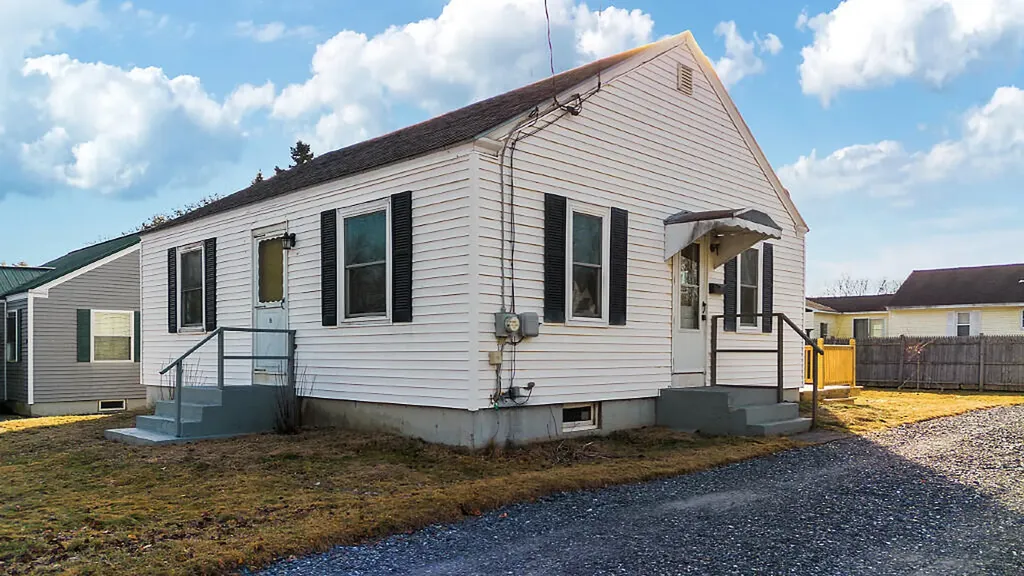 16 Brookside Avenue Augusta ME 04330