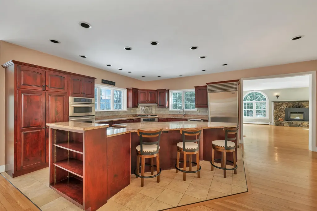 14 Payneton Hill Road York ME 03909