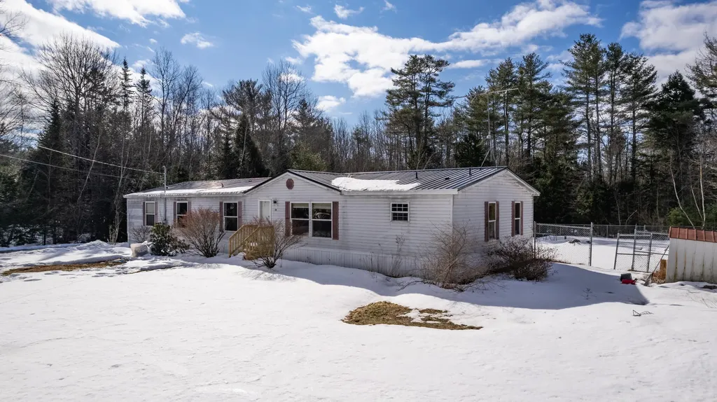 64 Beechnut Ridge Lane Bowdoinham ME 04008