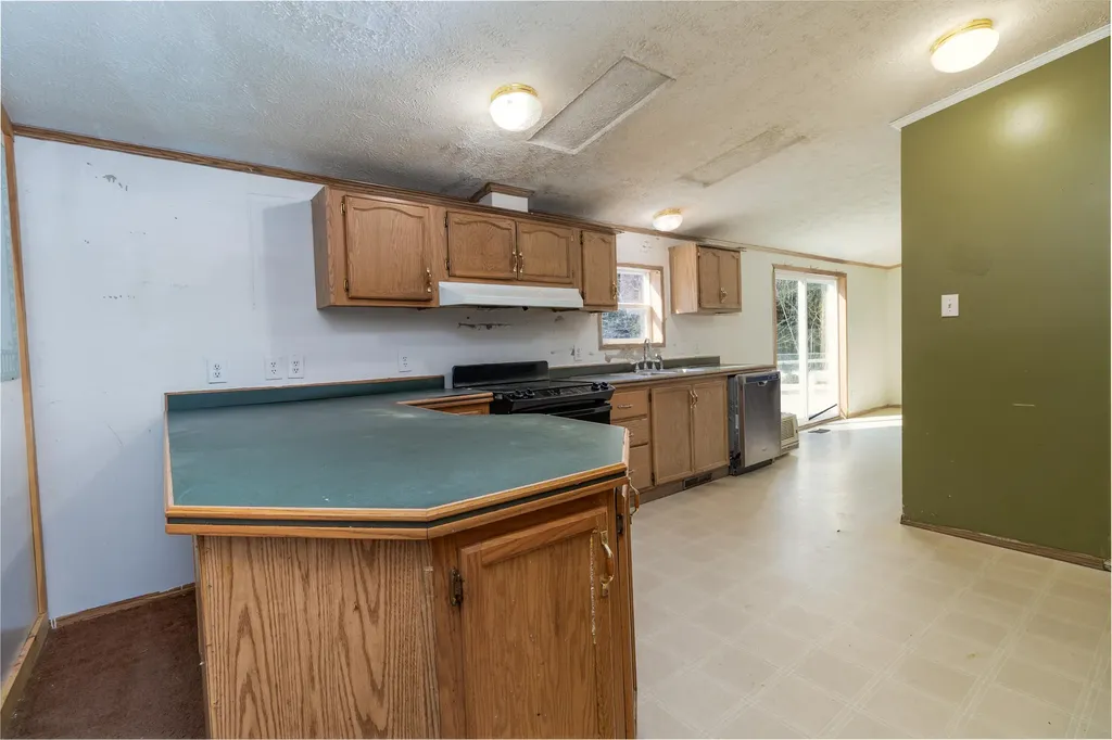 64 Beechnut Ridge Lane Bowdoinham ME 04008