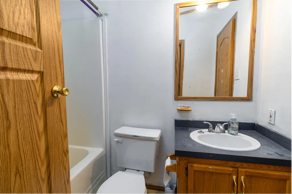 64 Beechnut Ridge Lane Bowdoinham ME 04008