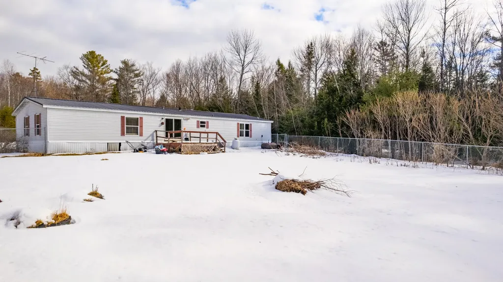 64 Beechnut Ridge Lane Bowdoinham ME 04008