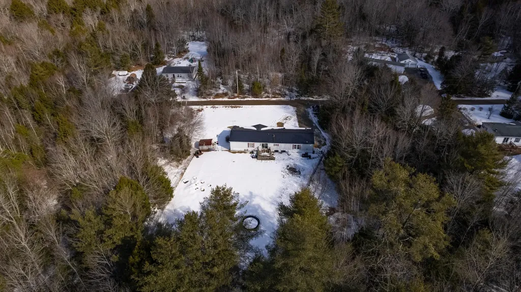 64 Beechnut Ridge Lane Bowdoinham ME 04008