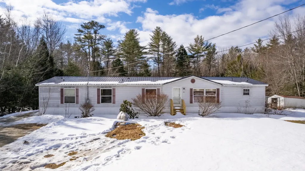 64 Beechnut Ridge Lane Bowdoinham ME 04008