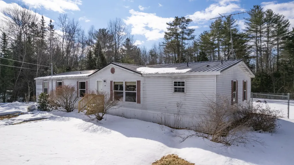 64 Beechnut Ridge Lane Bowdoinham ME 04008