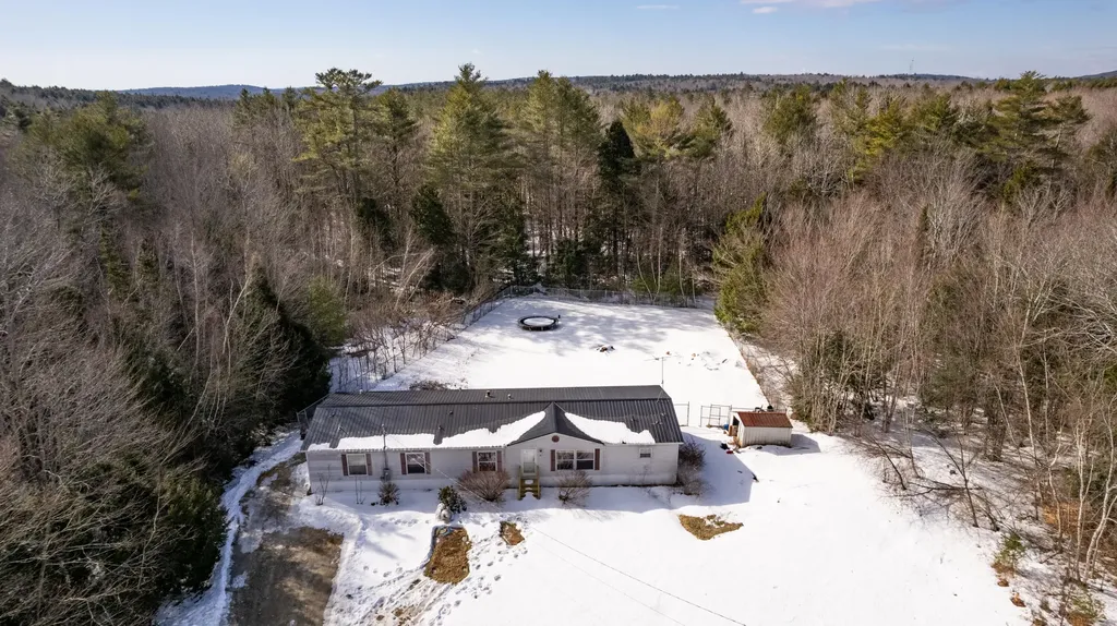 64 Beechnut Ridge Lane Bowdoinham ME 04008