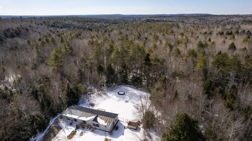 64 Beechnut Ridge Lane Bowdoinham ME 04008