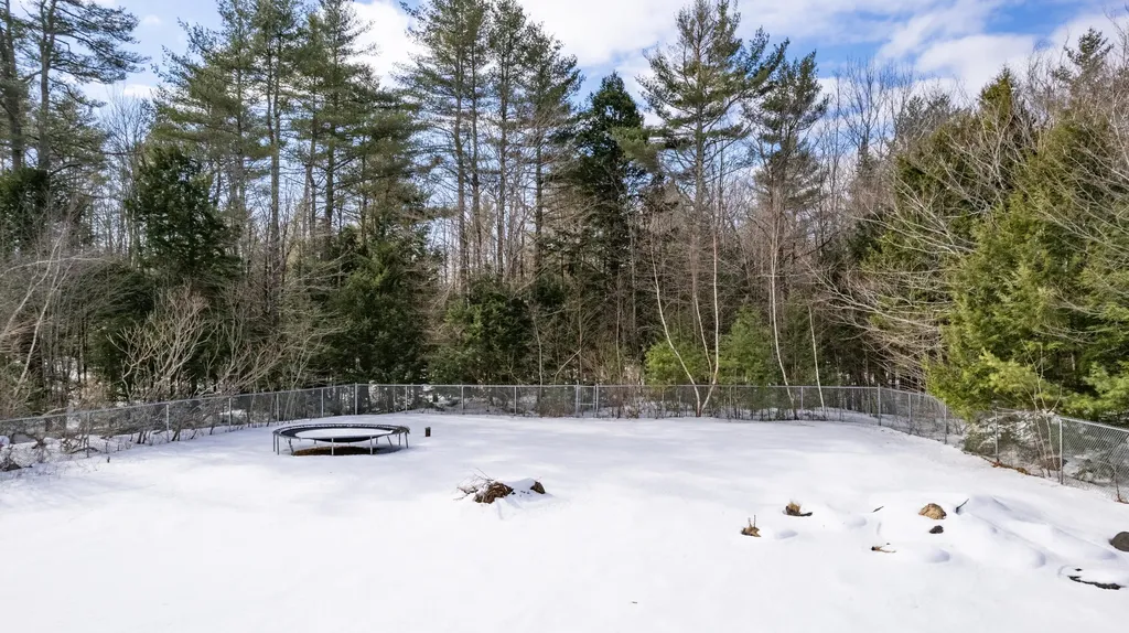 64 Beechnut Ridge Lane Bowdoinham ME 04008