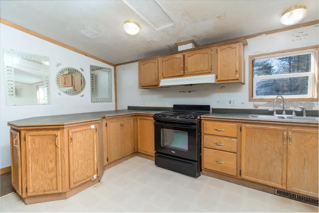 64 Beechnut Ridge Lane Bowdoinham ME 04008