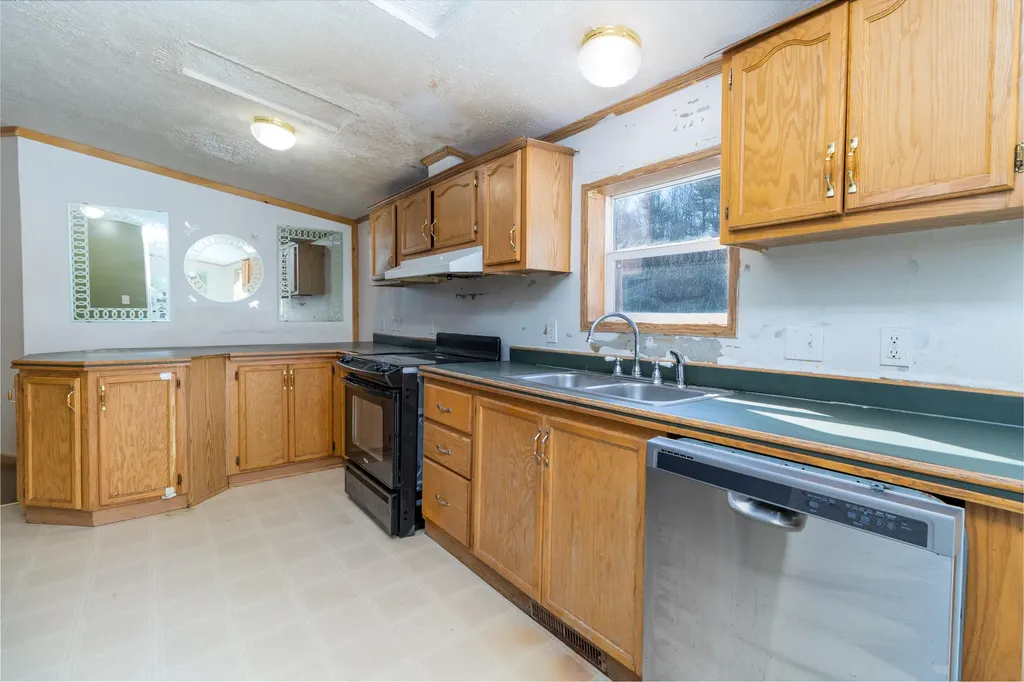 64 Beechnut Ridge Lane Bowdoinham ME 04008
