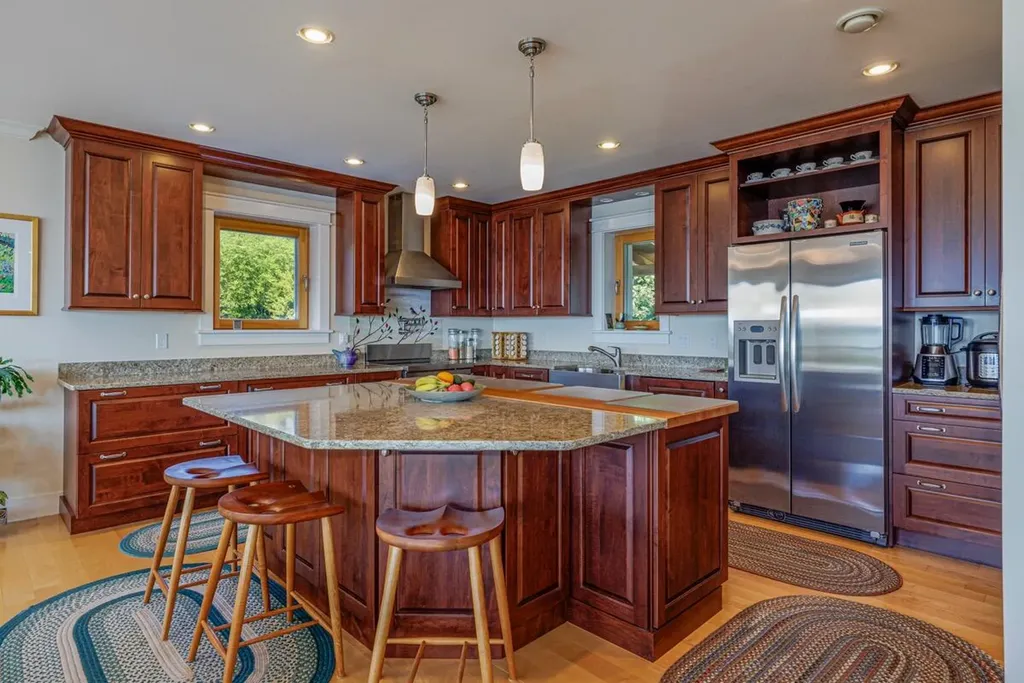 11 Goldfinch Lane Surry ME 04684