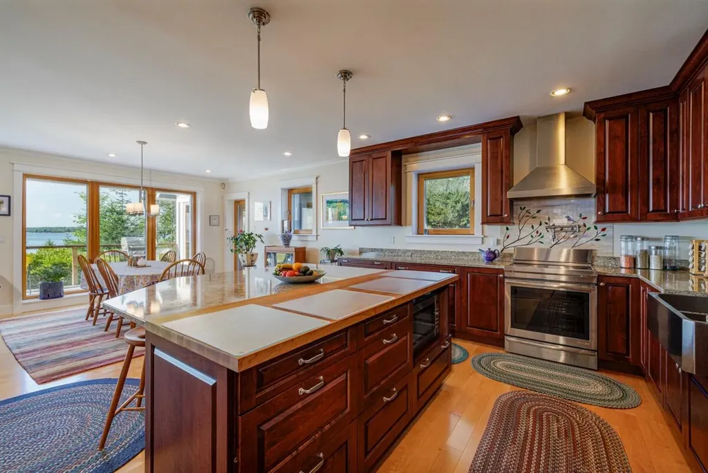 11 Goldfinch Lane Surry ME 04684