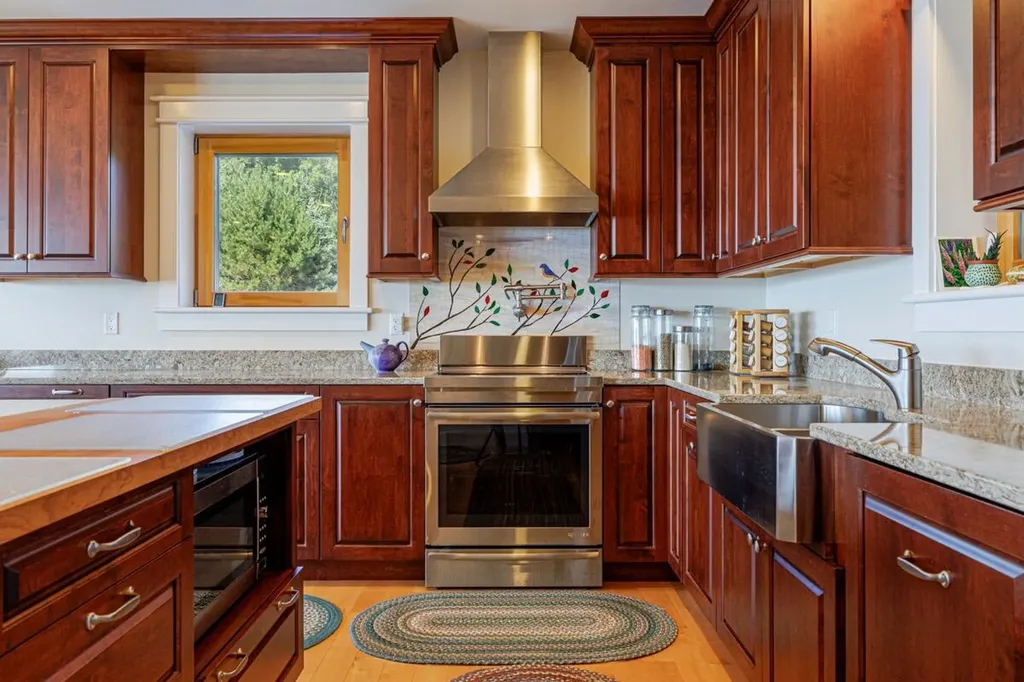 11 Goldfinch Lane Surry ME 04684