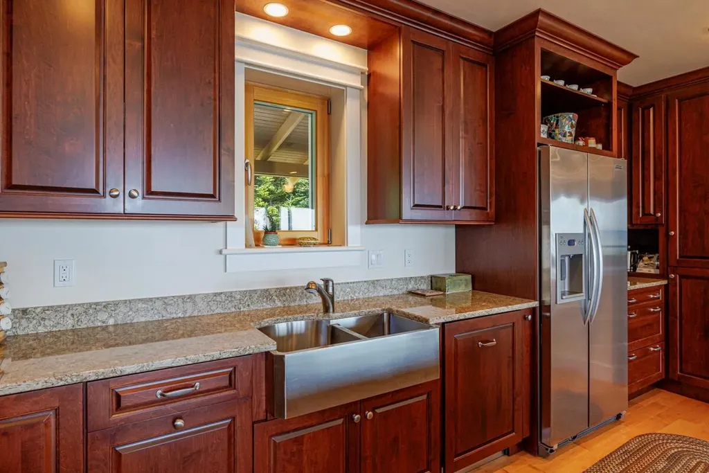 11 Goldfinch Lane Surry ME 04684