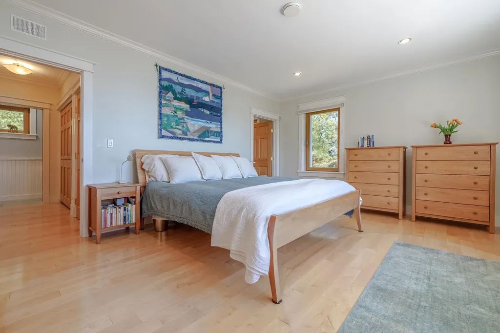 11 Goldfinch Lane Surry ME 04684