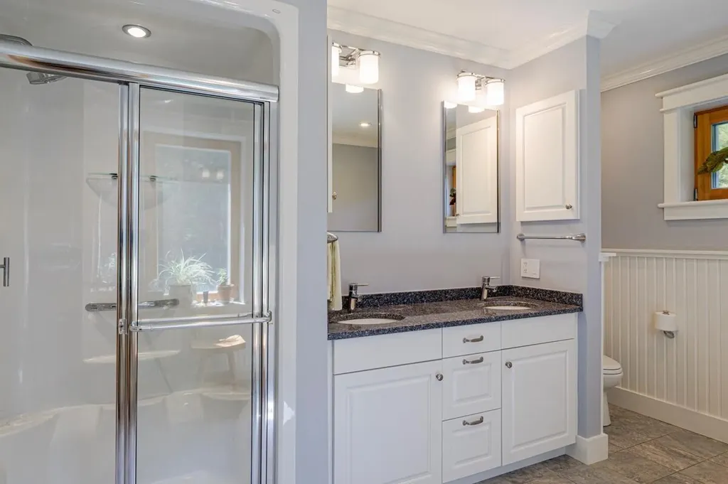 11 Goldfinch Lane Surry ME 04684