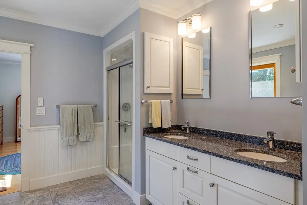 11 Goldfinch Lane Surry ME 04684
