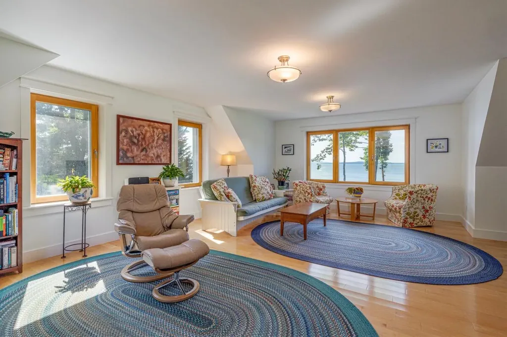 11 Goldfinch Lane Surry ME 04684