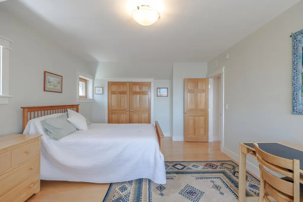 11 Goldfinch Lane Surry ME 04684