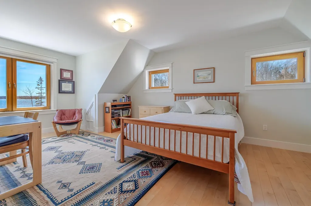 11 Goldfinch Lane Surry ME 04684