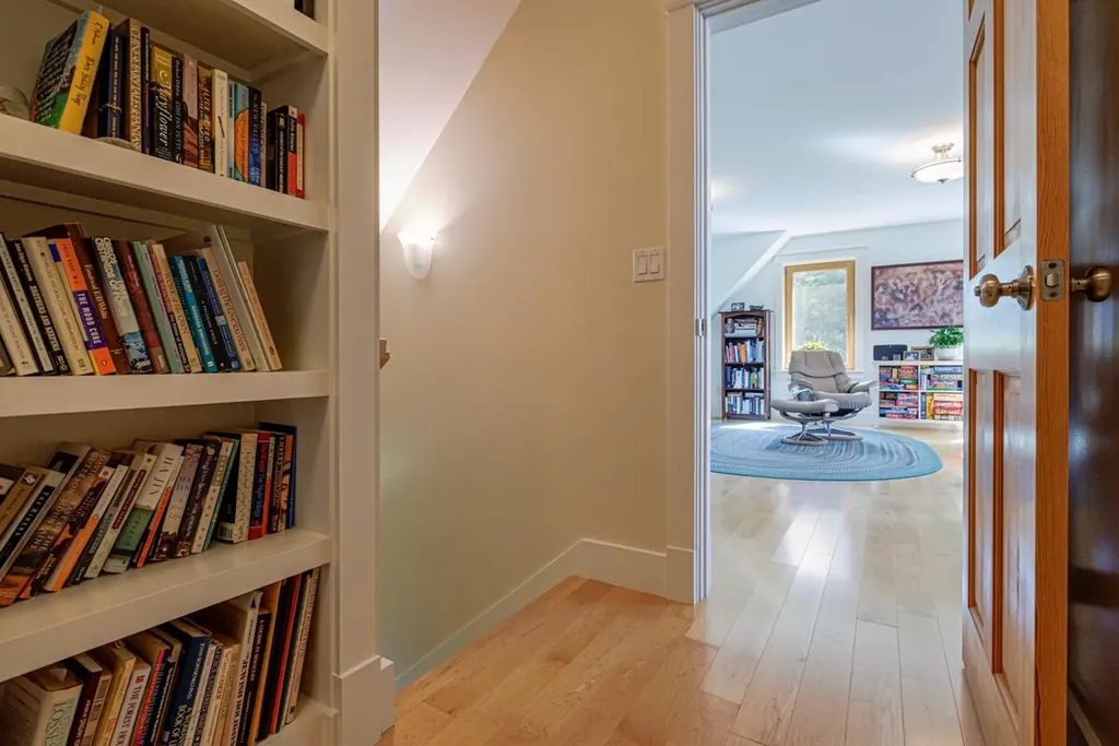 11 Goldfinch Lane Surry ME 04684