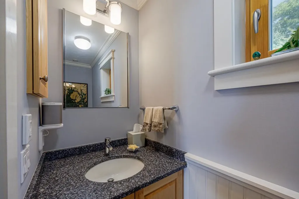 11 Goldfinch Lane Surry ME 04684