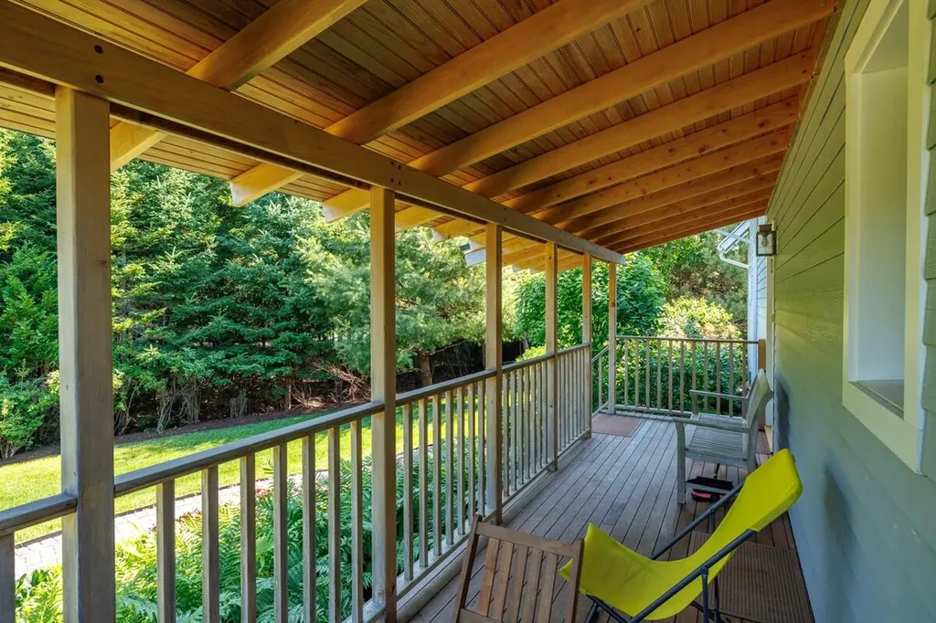 11 Goldfinch Lane Surry ME 04684