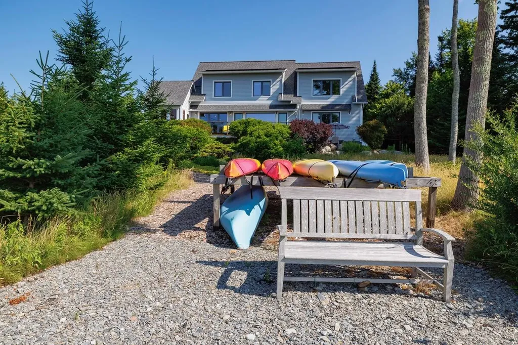 11 Goldfinch Lane Surry ME 04684
