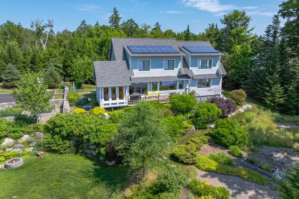 11 Goldfinch Lane Surry ME 04684