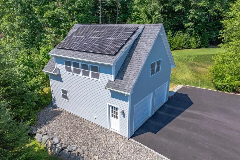 11 Goldfinch Lane Surry ME 04684
