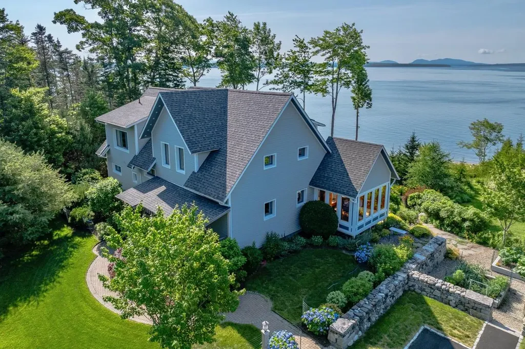 11 Goldfinch Lane Surry ME 04684