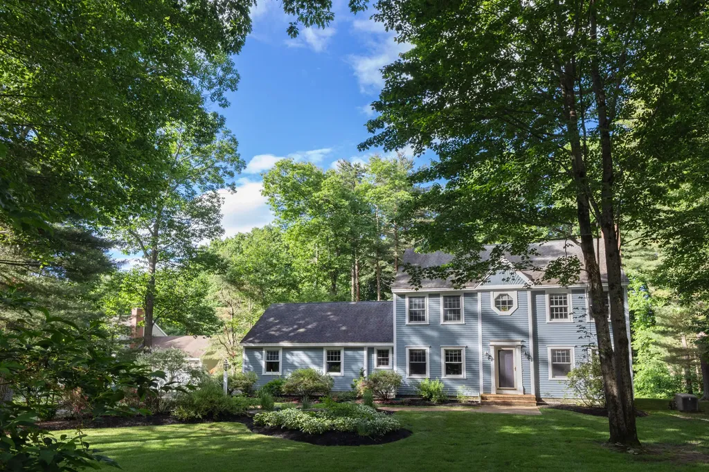 13 Charlotte Drive Falmouth ME 04105