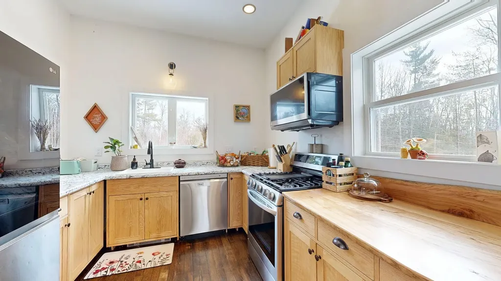 16 Ledges Way New Sharon ME 04360