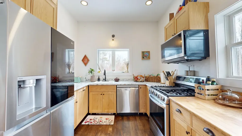 16 Ledges Way New Sharon ME 04360